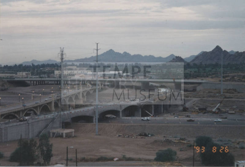 Riverbed Dry - Frame II Construction