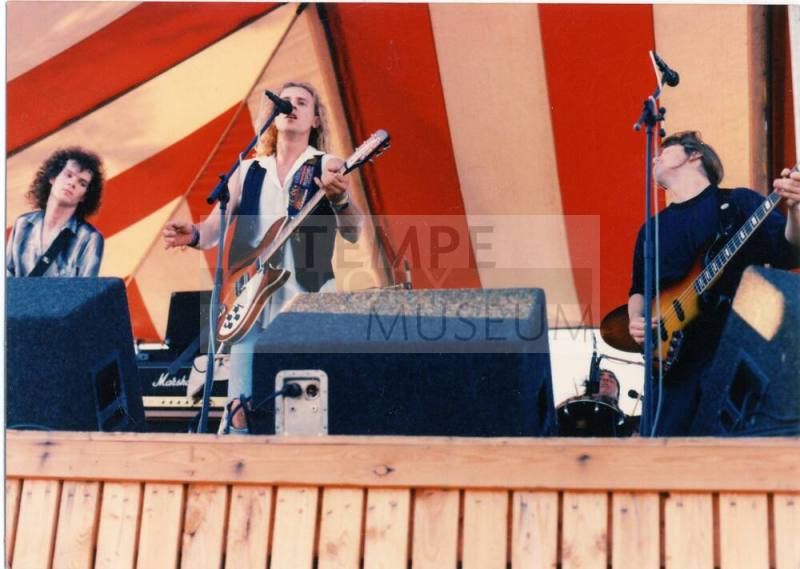 The Feedbags on stage at Big Surf