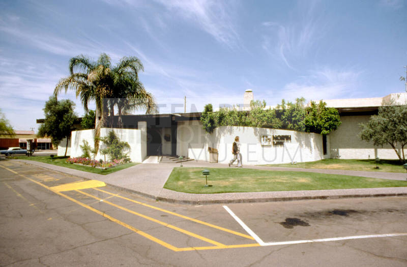 North Bank Restaurant, 803 S. Mill Ave.