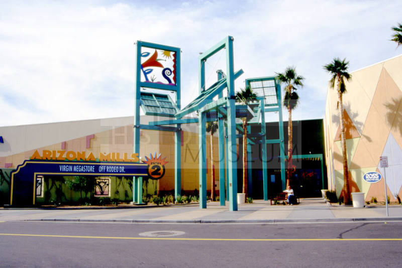 Arizona Mills entrance, 5000 Arizona Mills Circle