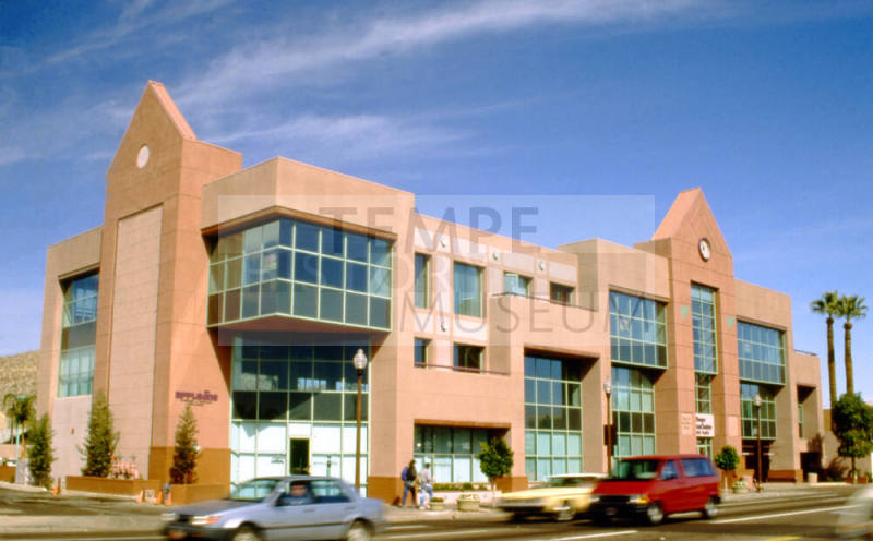 Valley Towne Plaza, 16 E. University Avenue