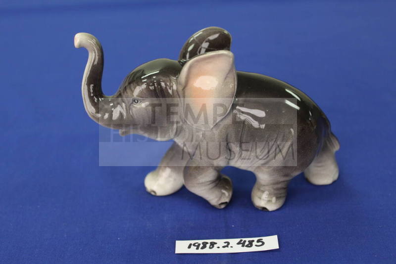 Elephant figurine, grey