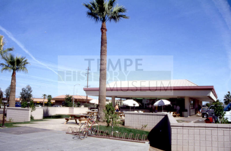 Dick's University Drive In, 855 S. Rural Rd.