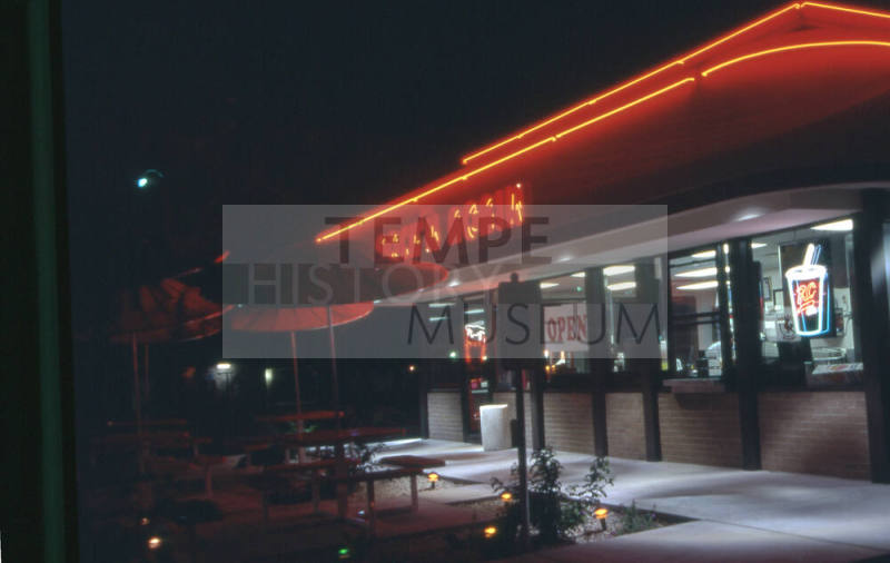 Rock'n Robin restaurant, 1135 E. Apache Blvd.
