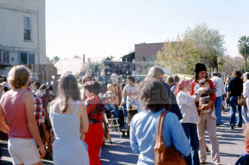 1976 Haydens Ferry Arts & Craft Fair shoppers