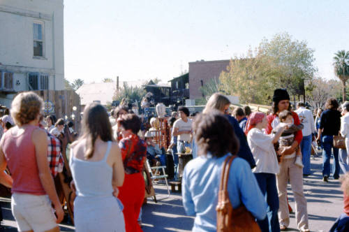 1976 Haydens Ferry Arts & Craft Fair shoppers
