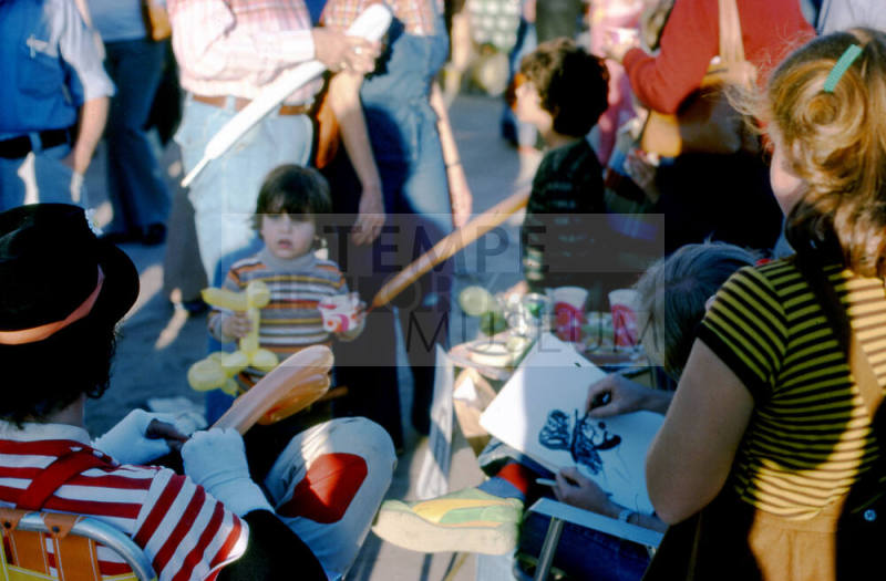 Haydens Ferry Arts & Craft Fair clown making balloon animals