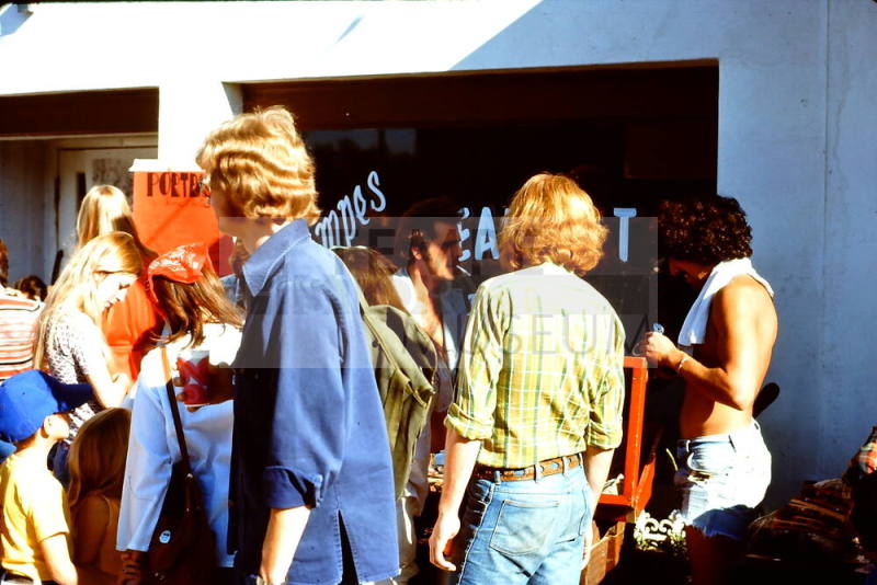 1975 Haydens Ferry Arts & Craft Fair - people on street