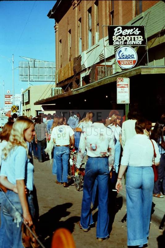 1975 Haydens Ferry Arts & Craft Fair - Andre building
