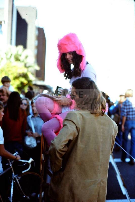 1975 Haydens Ferry Arts & Craft Fair - street performer