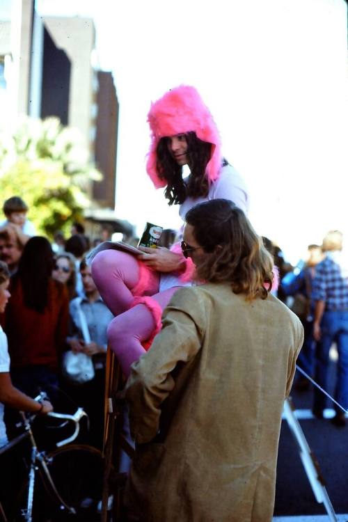 1975 Haydens Ferry Arts & Craft Fair - street performer