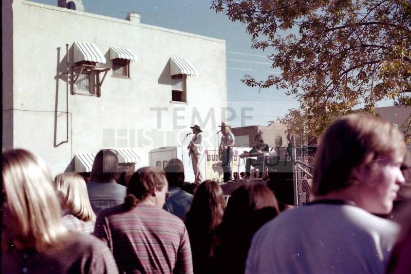 1976 Haydens Ferry Arts & Craft Fair - band performing