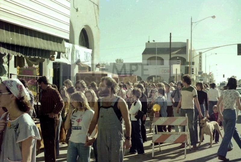 1976 Haydens Ferry Arts & Craft Fair crowds near 5th and Mill