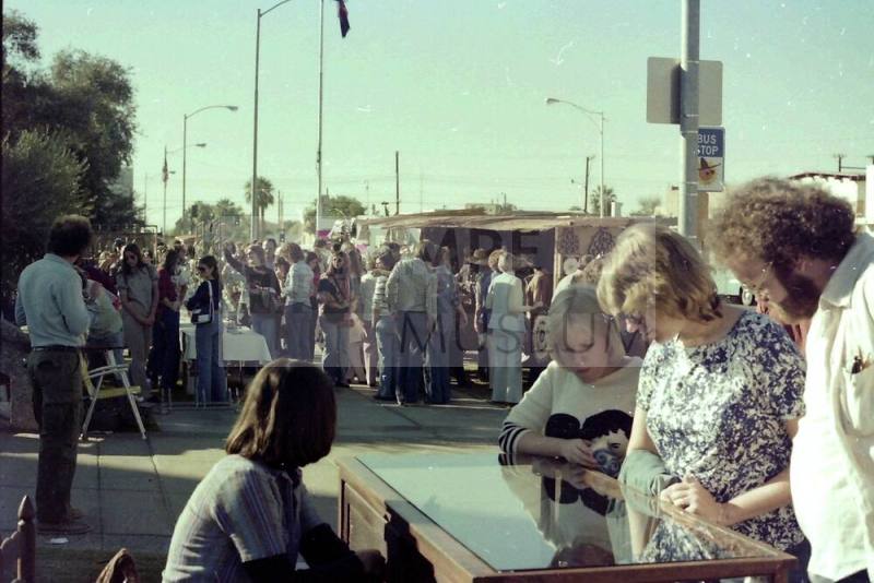 1976 Haydens Ferry Arts & Craft Fair shoppers