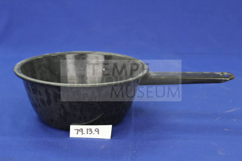 Enameled saucepan