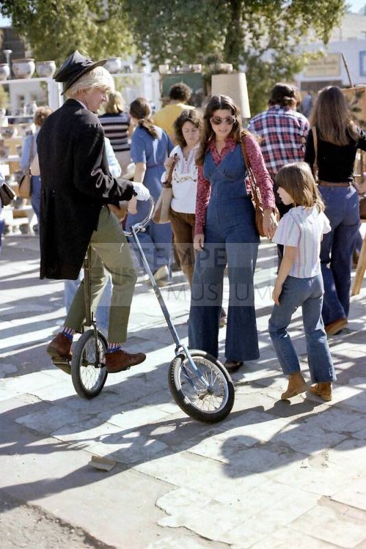 Unicyclist at the Haydens Ferry Arts & Craft Fair