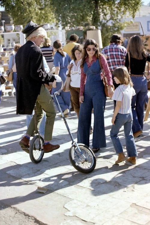 Unicyclist at the Haydens Ferry Arts & Craft Fair
