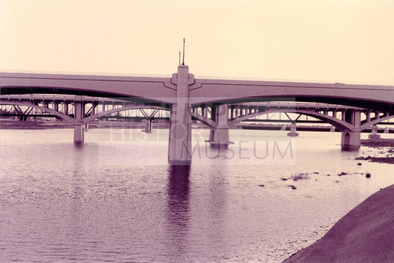 Tempe Town Lake and bridges