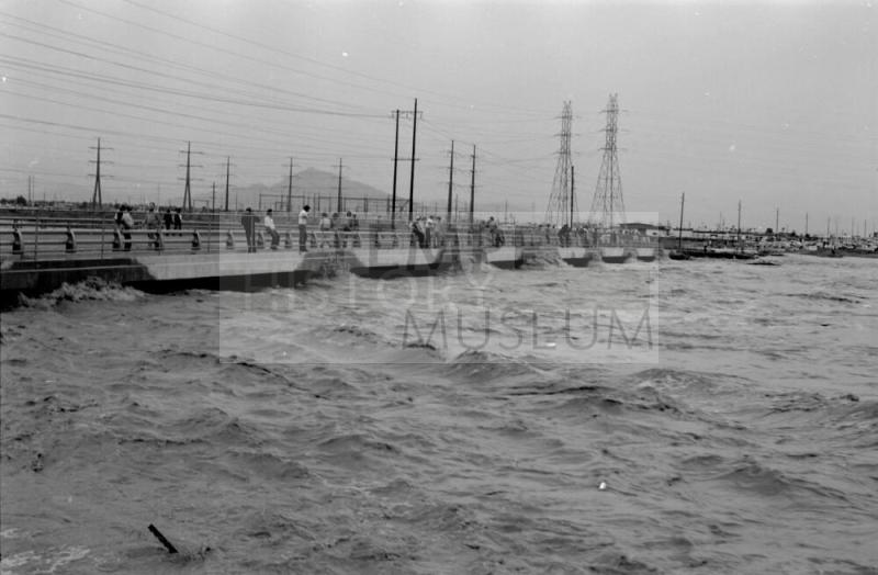 Salt River Flood, McClintock Bridge, Tempe, Arizona