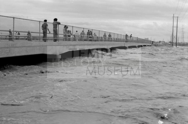 Salt River Flood, McClintock Bridge, Tempe, Arizona