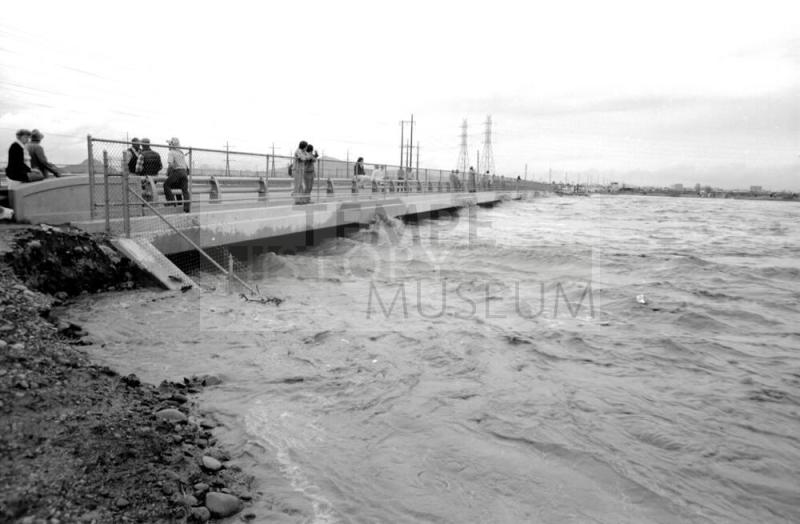 Salt River Flood, McClintock Bridge, Tempe, Arizona