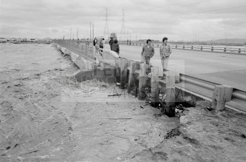 Salt River Flood, McClintock Bridge, Tempe, Arizona