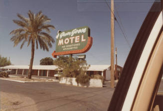 Green Goose Motel - 1915 East Apache Boulevard, Tempe, Arizona