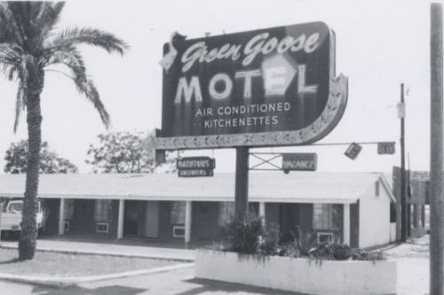 Green Goose Motel - 1915 East Apache Boulevard, Tempe, Arizona