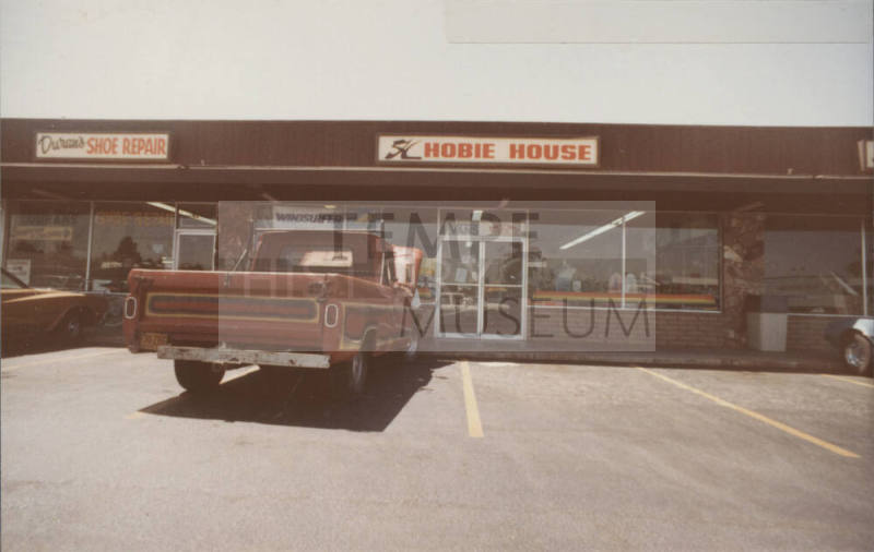 Hobie House - 35 East Broadway Road, Tempe, Arizona