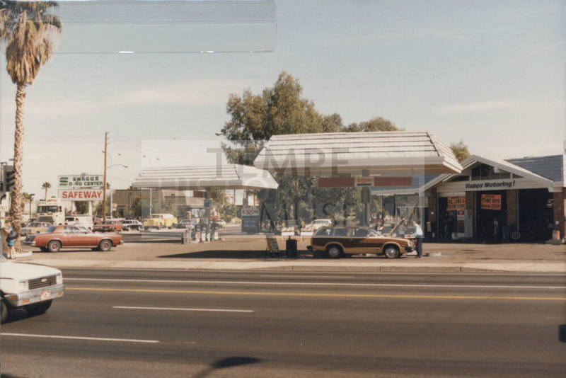 Exxon - 909 East Broadway Road, Tempe, Arizona