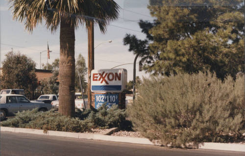 Exxon - 909 East Broadway Road, Tempe, Arizona