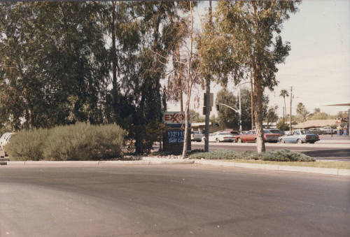 Exxon - 909 East Broadway Road, Tempe, Arizona