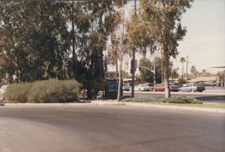Exxon - 909 East Broadway Road, Tempe, Arizona