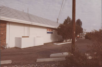 Exxon - 909 East Broadway Road, Tempe, Arizona