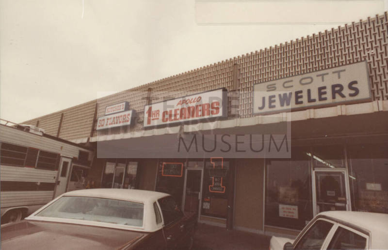 Apollo One Hour Cleaners - 909 East Broadway Road, Tempe, Arizona