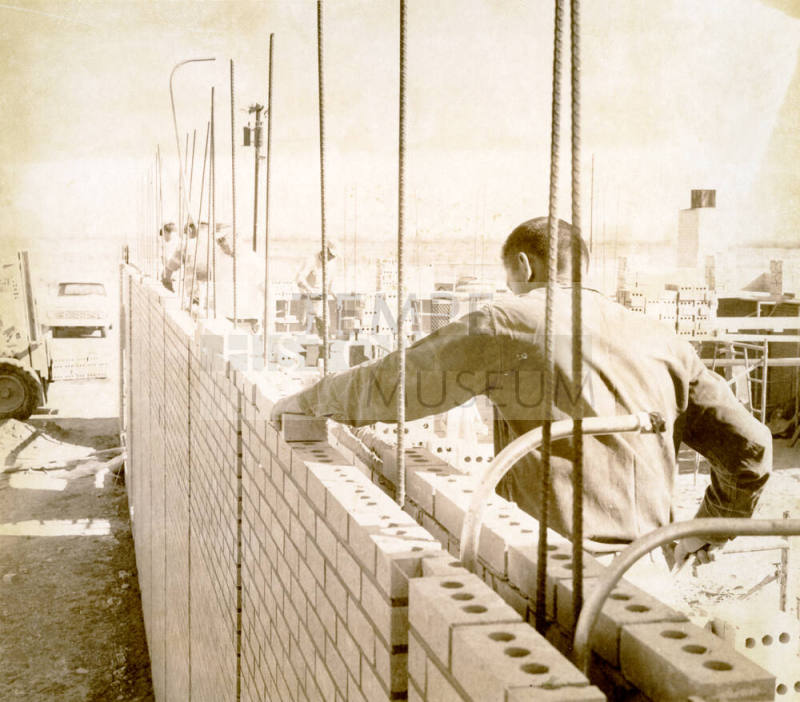 Consrruction of Laird School, Tempe