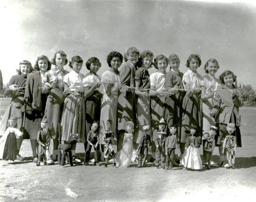 Tempe Grammar School Eighth Grade Puppet Club