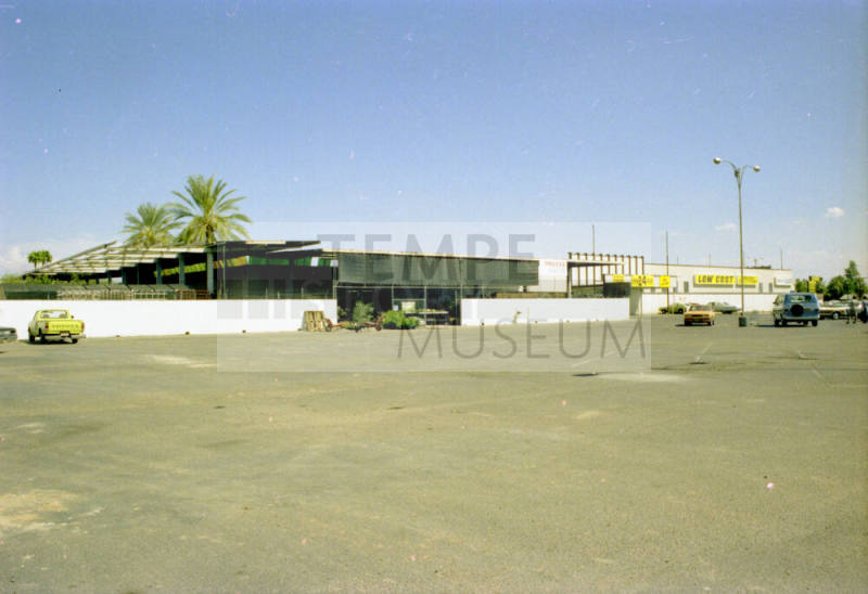 Freeway Plaza