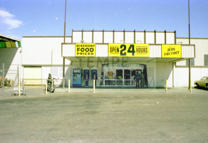 Freeway Plaza