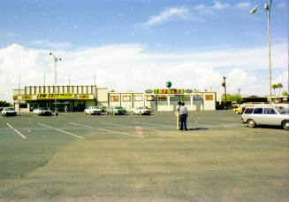 Freeway Plaza