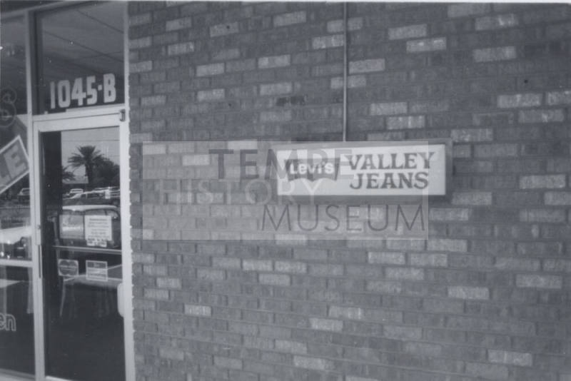 Valley Jeans - 1045-B East Lemon Street, Tempe, Arizona