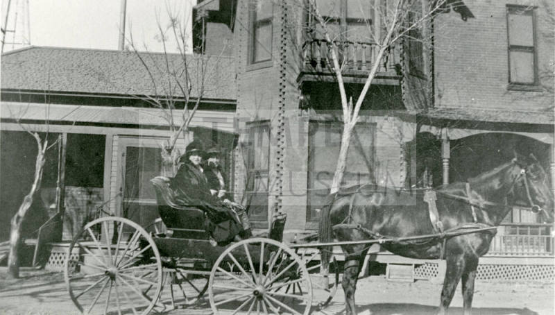 Women in carriage in front of Petersen House