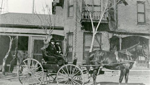 Women in carriage in front of Petersen House