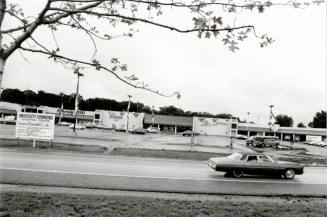 University Commons Shopping Center, Mishawaka, IN.
