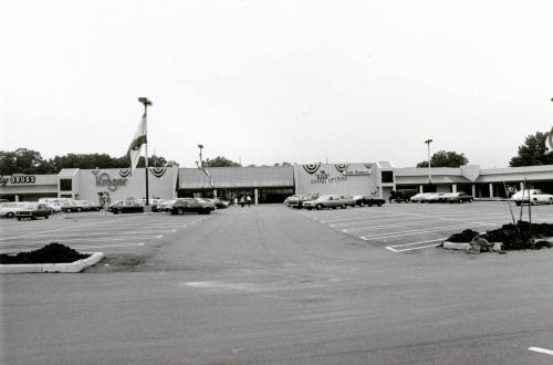 University Commons Shopping Center, Mishawaka, IN.