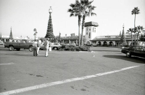Low Cost Shopping Center