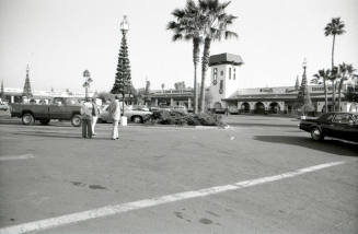 Low Cost Shopping Center