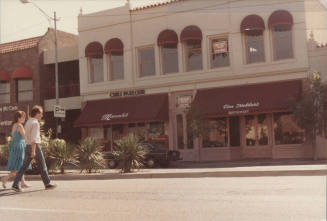 Van Doekker's Restaurant - 413 South Mill Avenue, Tempe, Arizona