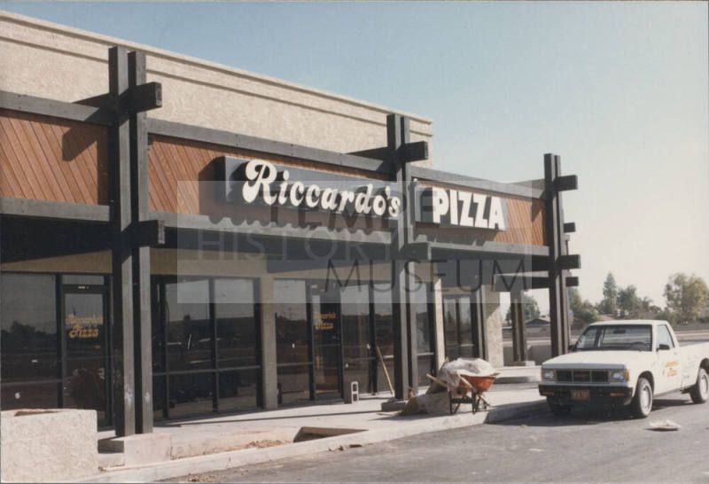 Riccardo's Pizza - 6310 South Price Road, Tempe, Arizona