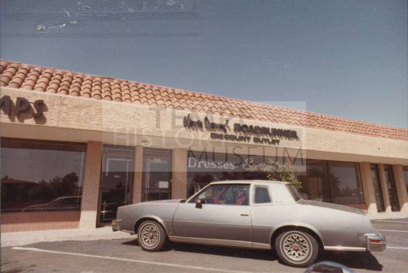 Novis Denny Roadrunner Discount Outlet - 1454 North Scottsdale Road, Tempe, Ariz